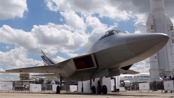 Phi công Mỹ thoát chết trước khi chiến đấu cơ F-35 đâm vào tàu sân bay ảnh 3