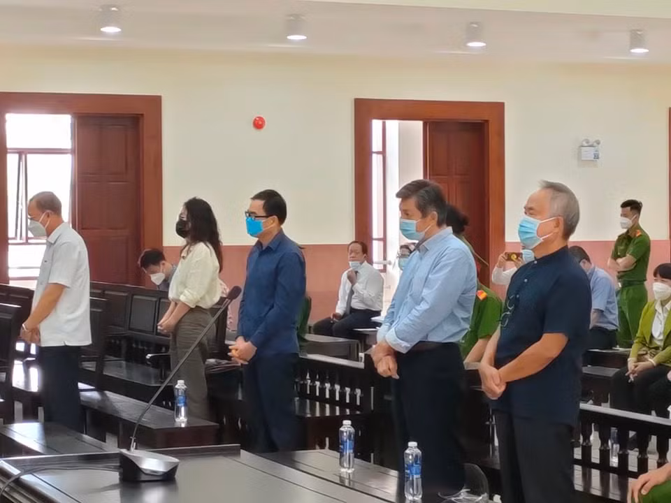 Cái giá phải trả của những người nhắm mắt làm bừa -0