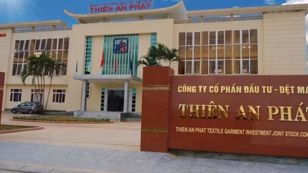 Hỏa hoạn thiêu rụi bãi phế liệu rộng hàng nghìn m2 ảnh 4