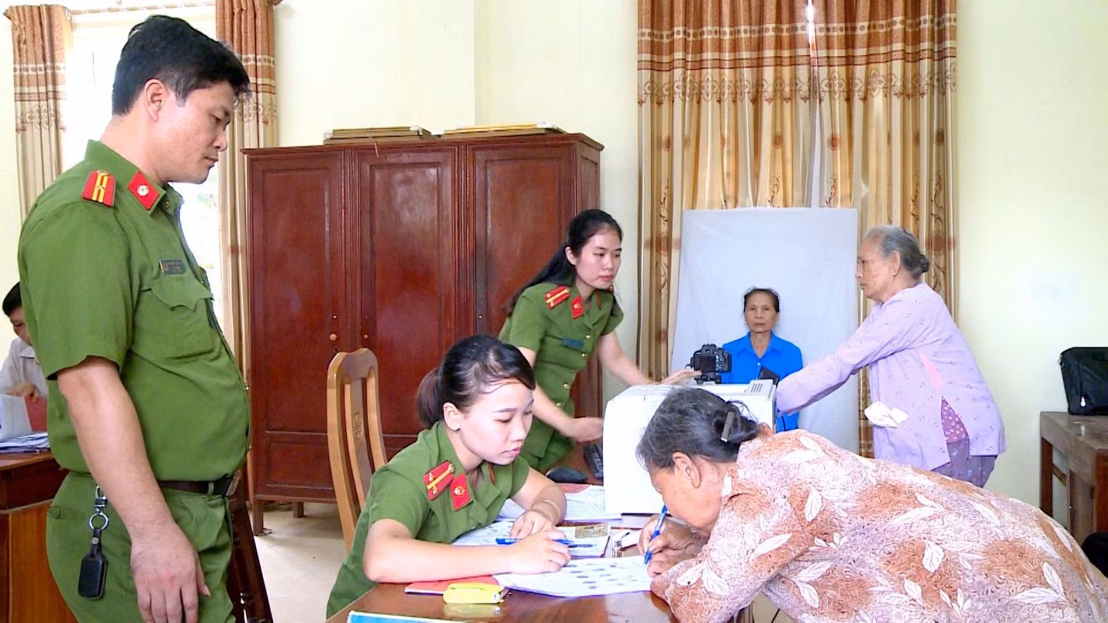 Xây dựng Công an huyện toàn diện, Công an xã chính quy -0