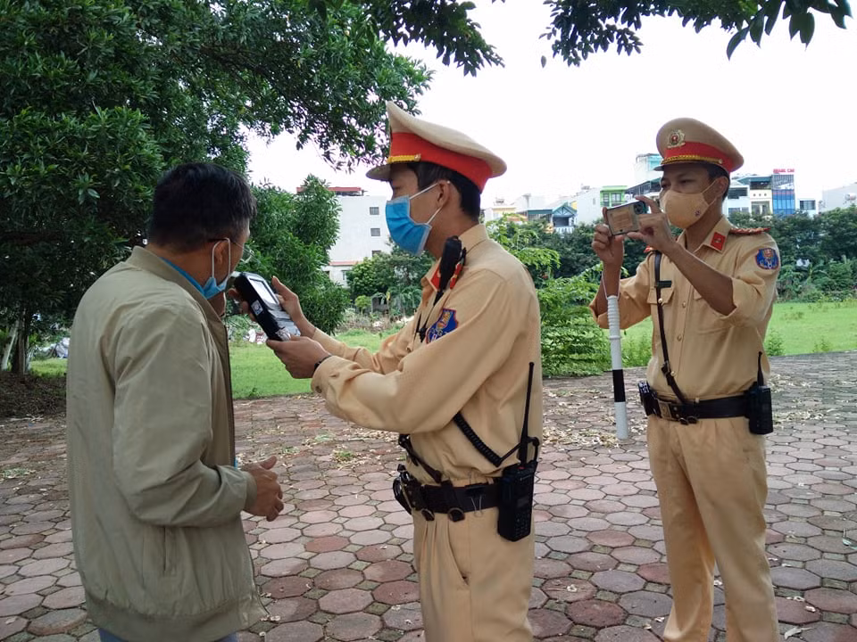 Tăng cường kiểm tra, xử lý “ma men” cầm lái khu vực ngoại thành -0