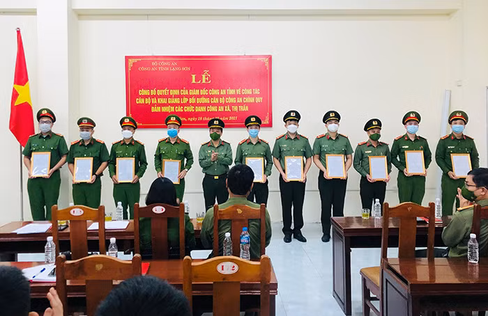 Lễ công bố Quyết định của Giám đốc Công an tỉnh Lạng Sơn về công tác cán bộ -1