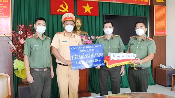 Thiếu úy Công an F0 trở lại nơi đã cứu sống mình ảnh 3