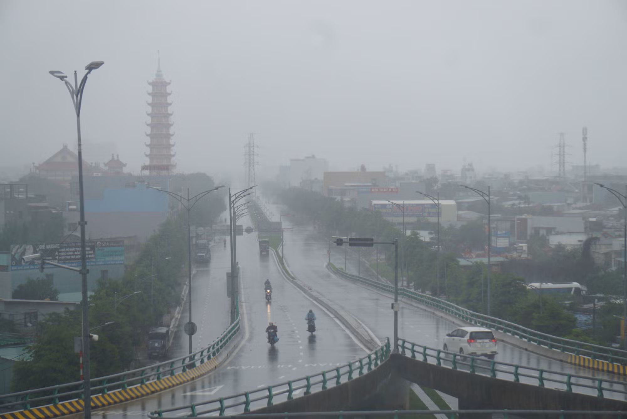 Đà Nẵng ứng phó lũ quét khu vực ven sông do mưa lớn trên diện rộng -0