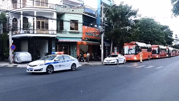 Hỗ trợ đưa gần 10.000 người từ các tỉnh phía Nam về quê ảnh 3