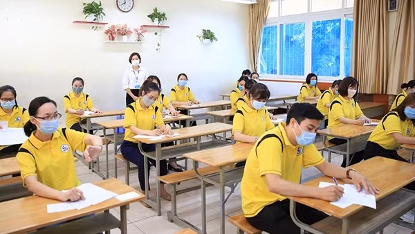 Hỗ trợ tâm lý và củng cố kiến thức cho học sinh khi đi học trở lại ảnh 2