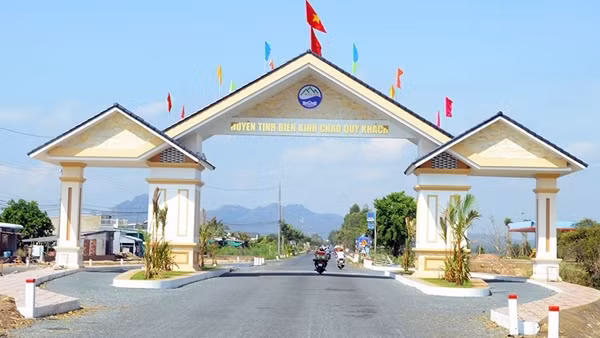 Kỷ luật Chủ tịch huyện vì để doanh nghiệp san ủi đất trái phép ảnh 2