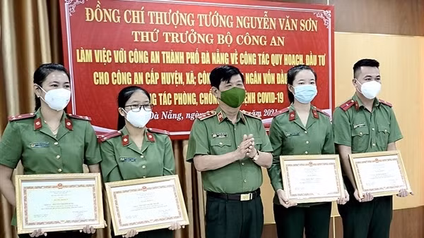 Khen thưởng nhiều tập thể, cá nhân có thành tích xuất sắc trong phòng, chống dịch ảnh 6