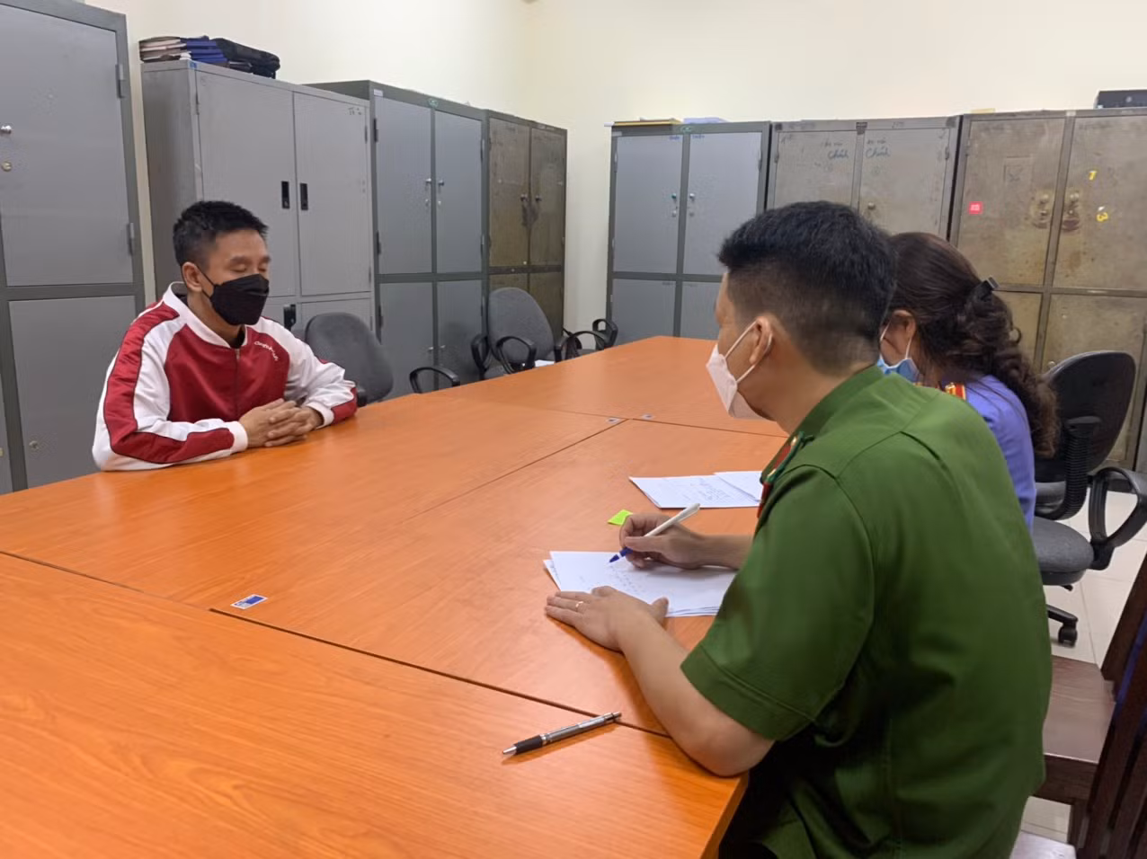 Vụ “côn đồ” đập phá nhà dân ở Hà Nội: Tạm giữ hình sự một số đối tượng -0