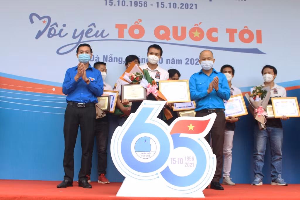 Nhiều chiến sĩ trẻ Công an TP Đà Nẵng được tuyên dương tấm gương thanh niên có nghĩa cử cao đẹp, cống hiến vì cộng đồng -0