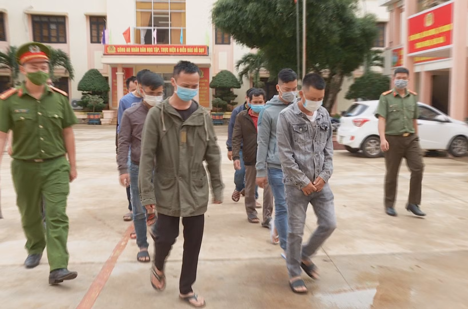 Triệt phá đường dây cá độ bóng đá giao dịch mỗi ngày hơn 2 tỷ -0