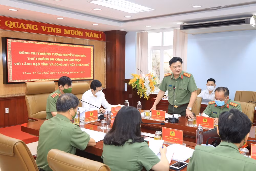 Thứ trưởng Bộ Công an Thượng tướng Nguyễn Văn Sơn làm việc với lãnh đạo tỉnh Thừa Thiên Huế và Công an -0
