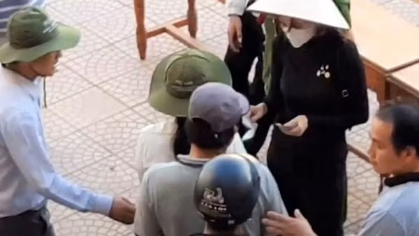 Khắt khe với từ thiện ảnh 3