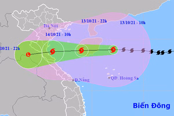 Bão số 8 tăng tốc tiến vào đất liền, cách Hà Tĩnh 640km -0