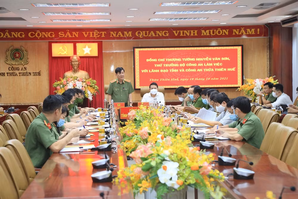 Thứ trưởng Bộ Công an Thượng tướng Nguyễn Văn Sơn làm việc với lãnh đạo tỉnh Thừa Thiên Huế và Công an -0
