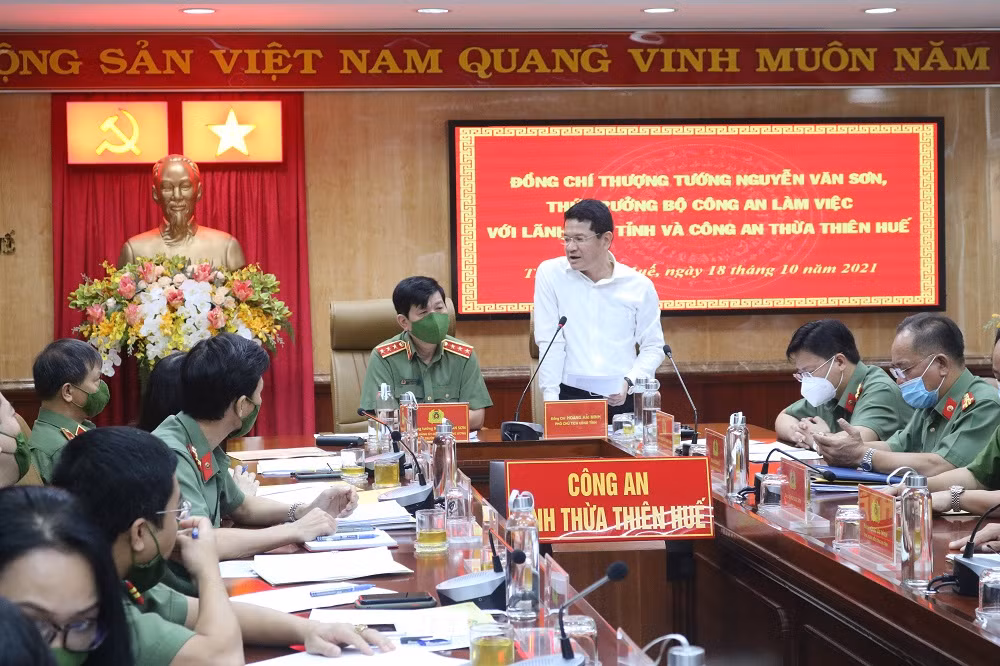 Thứ trưởng Bộ Công an Thượng tướng Nguyễn Văn Sơn làm việc với lãnh đạo tỉnh Thừa Thiên Huế và Công an -0