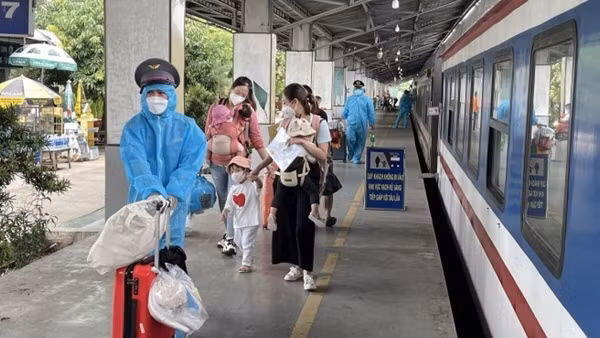 Mở bán vé tàu tuyến Bắc Nam và Hà Nội-Hải Phòng từ tối 11/10