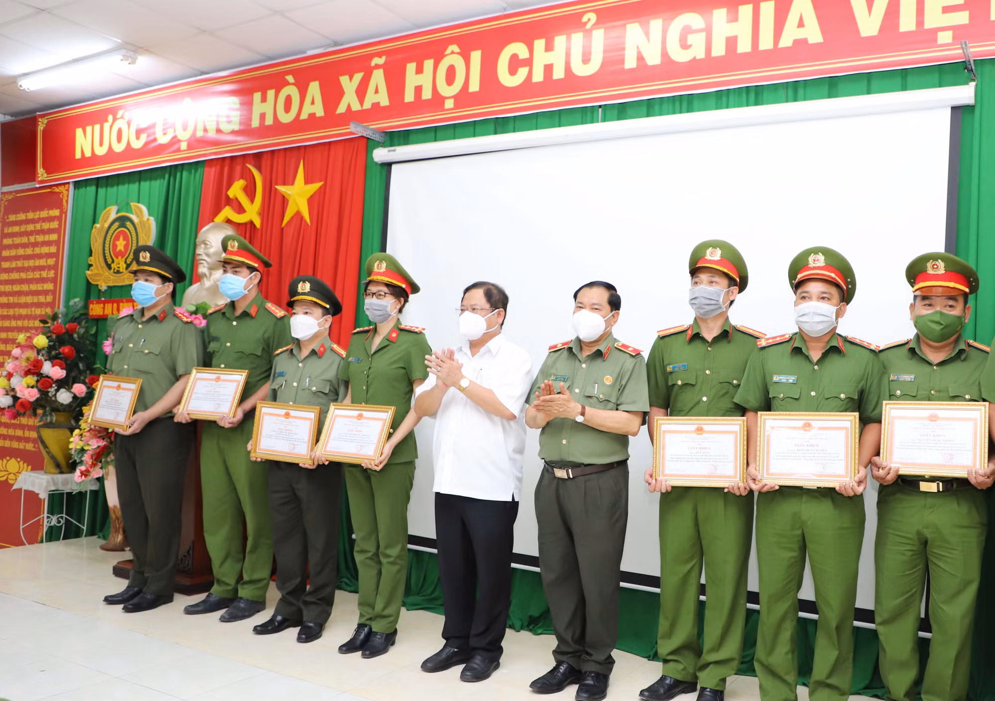 anh vu.jpg -0