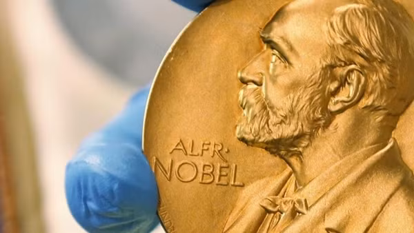 Người cao niên nhất được trao giải Nobel còn sống ảnh 2