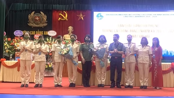 Chung tay chia sẻ khó khăn cùng cộng đồng