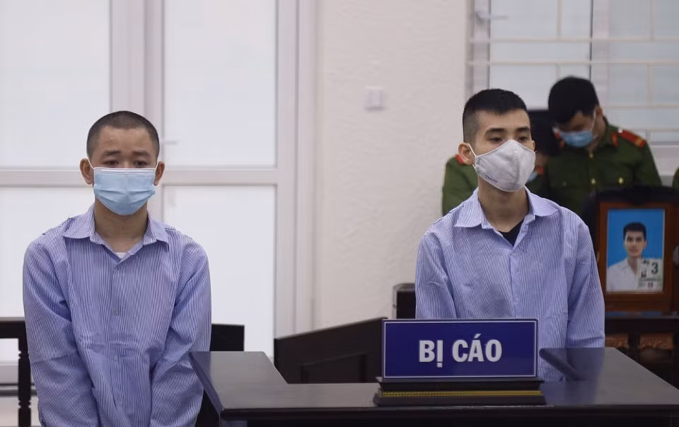 Mời bia và xin số điện thoại không được, quay ra hành hung 4 cô gái ảnh 4