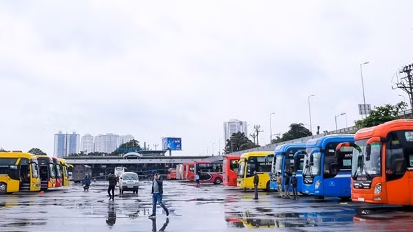 Chỉ một nửa số chuyến bay cất cánh ảnh 2