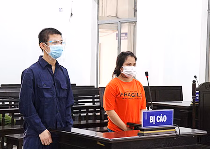 Nam nhân viên karaoke mua bán ma túy lãnh án 20 năm tù -0