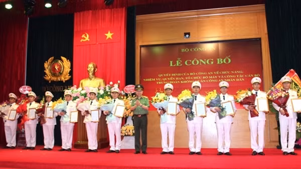 Bộ Công an mua tàu bay, trực thăng chuyên dụng phục vụ hoạt động của Cảnh sát cơ động ảnh 2