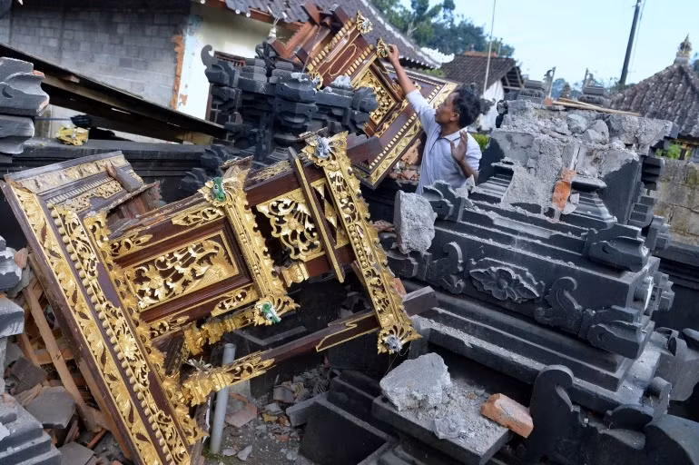 Vừa mở cửa du lịch, thiên đường Bali lại khốn khổ vì động đất -0