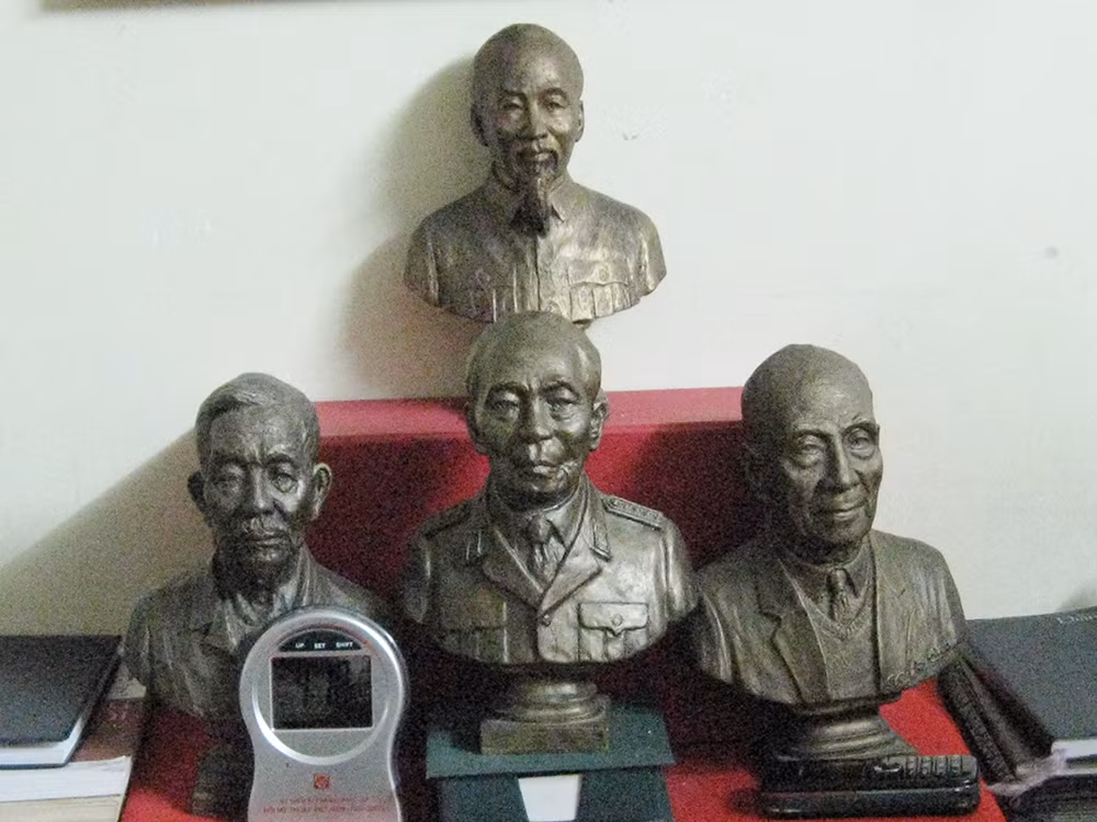 Giáo sư Vũ Khiêu với Bác Hồ và “Anh Văn”, “Anh Sáu” -0