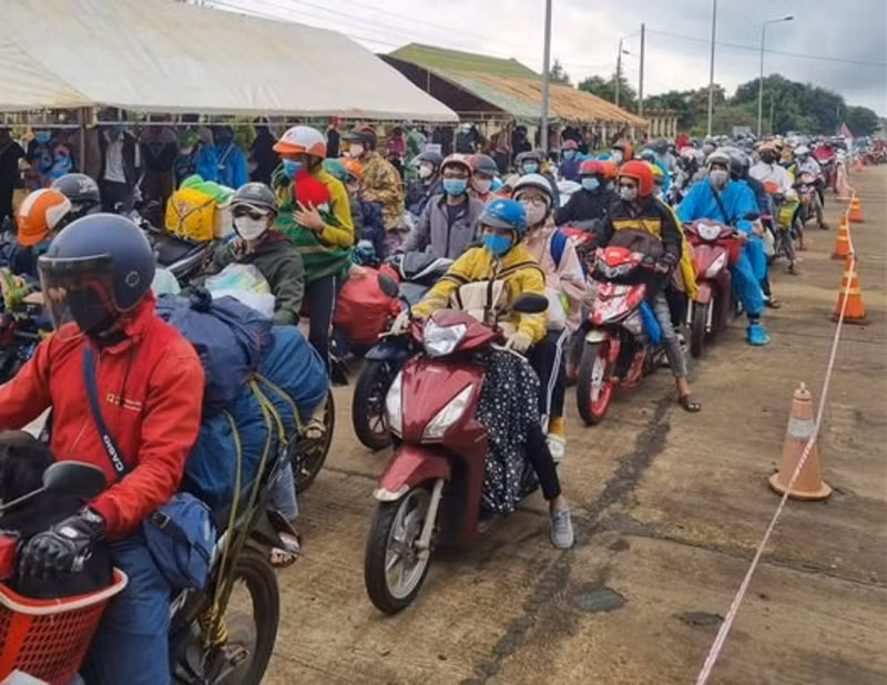 Việc đi lại qua nhiều tỉnh vẫn khó khăn -0