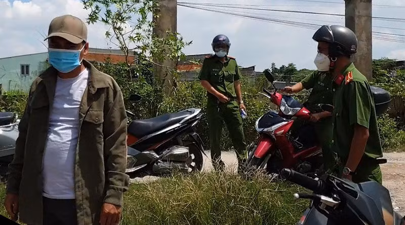 Đang làm rõ vụ mua bán xe trên mạng rồi bị dàn cảnh cướp -0