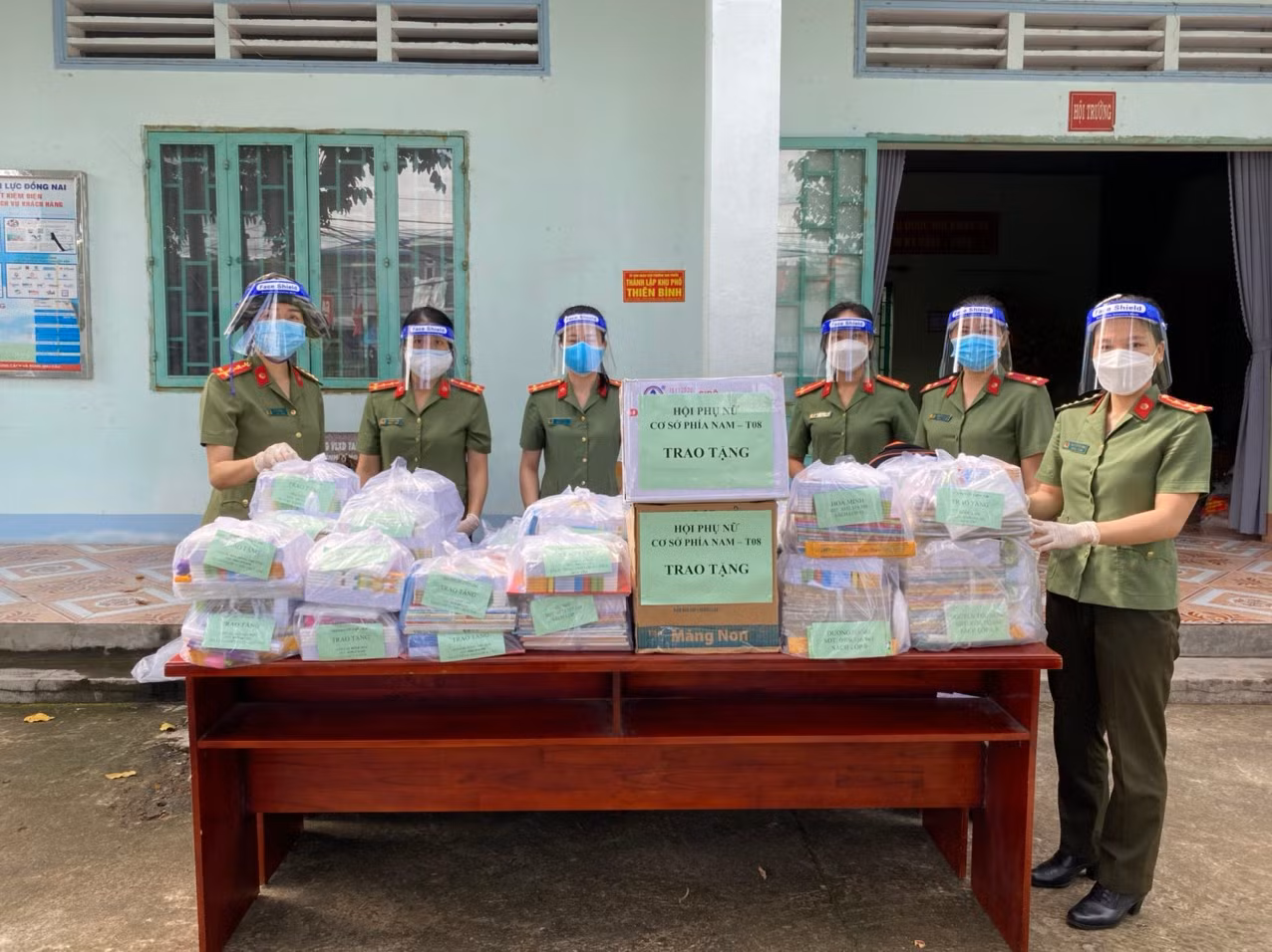 Chung tay chia sẻ khó khăn cùng cộng đồng -0