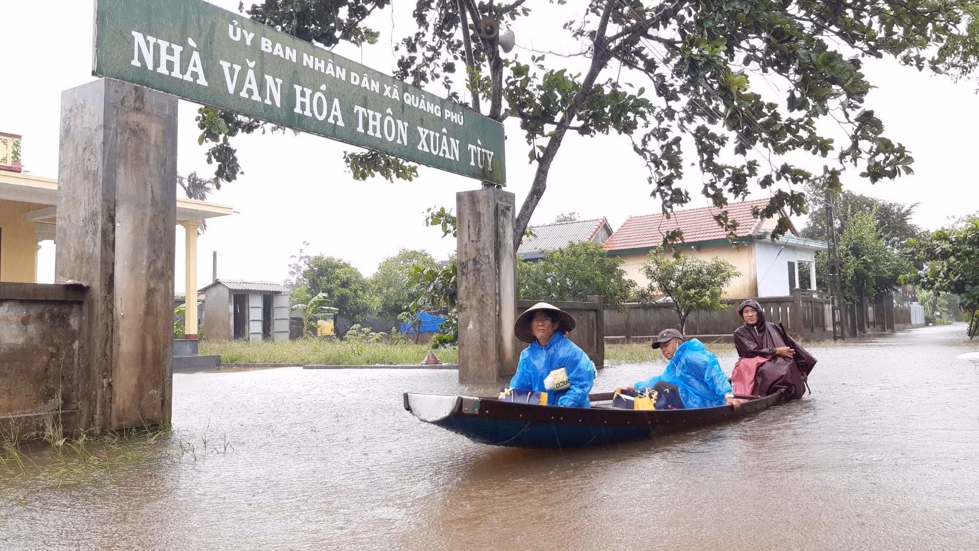 Thừa Thiên Huế: Mưa lớn, thủy điện tăng mức xả lũ, nhiều địa phương ngập cục bộ -0