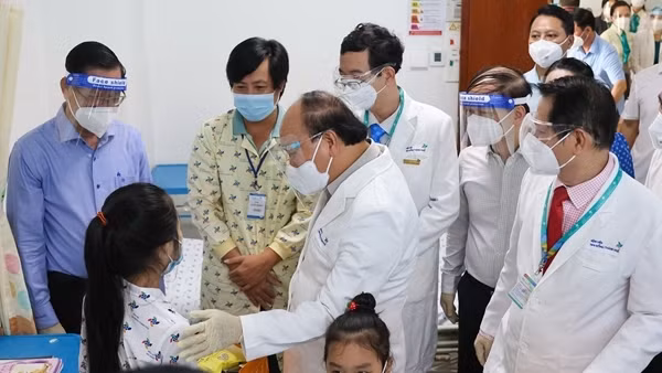 Nội soi gắp đồng xu trong thực quản cháu bé 5 tuổi ảnh 3