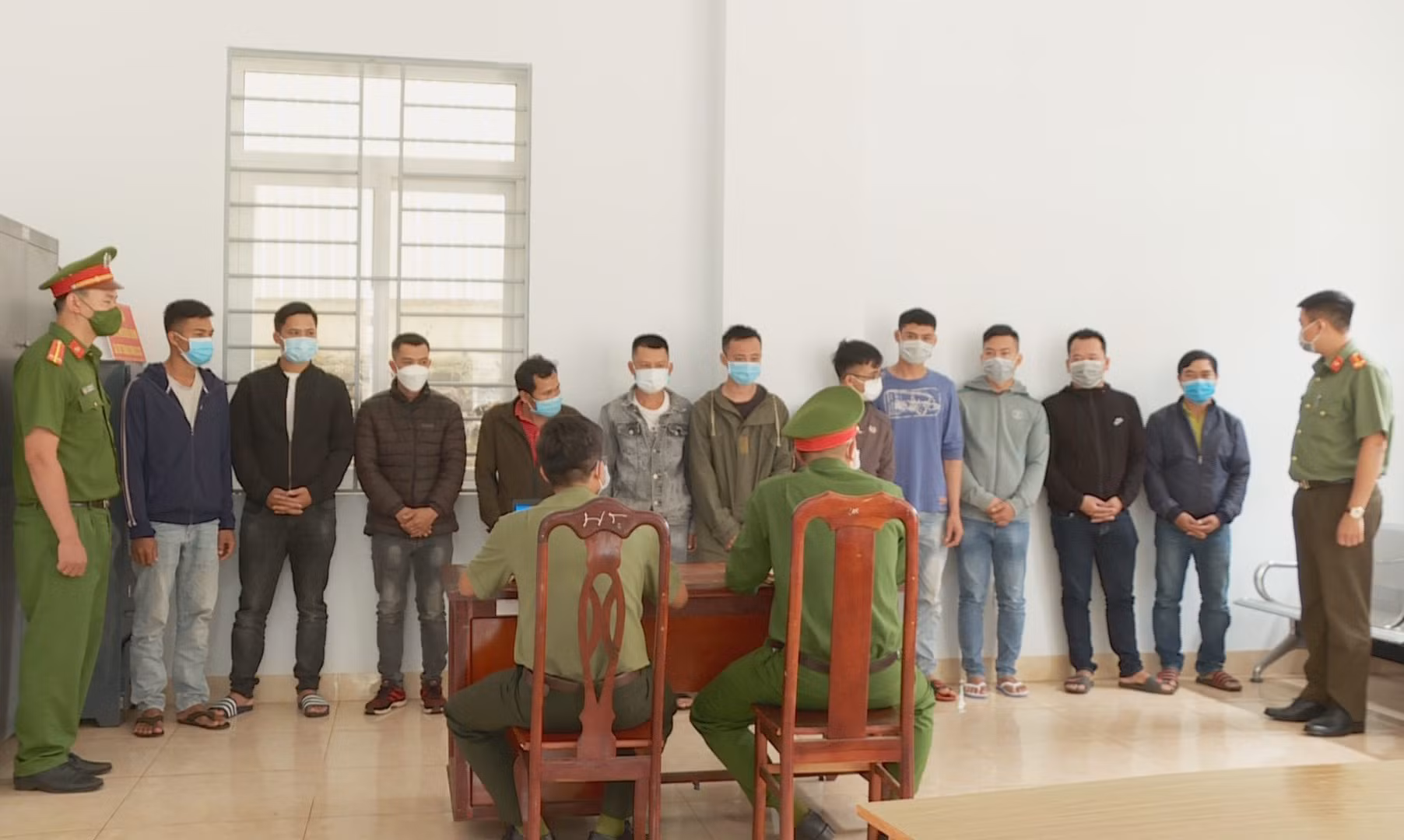 Triệt phá đường dây cá độ bóng đá giao dịch mỗi ngày hơn 2 tỷ -0