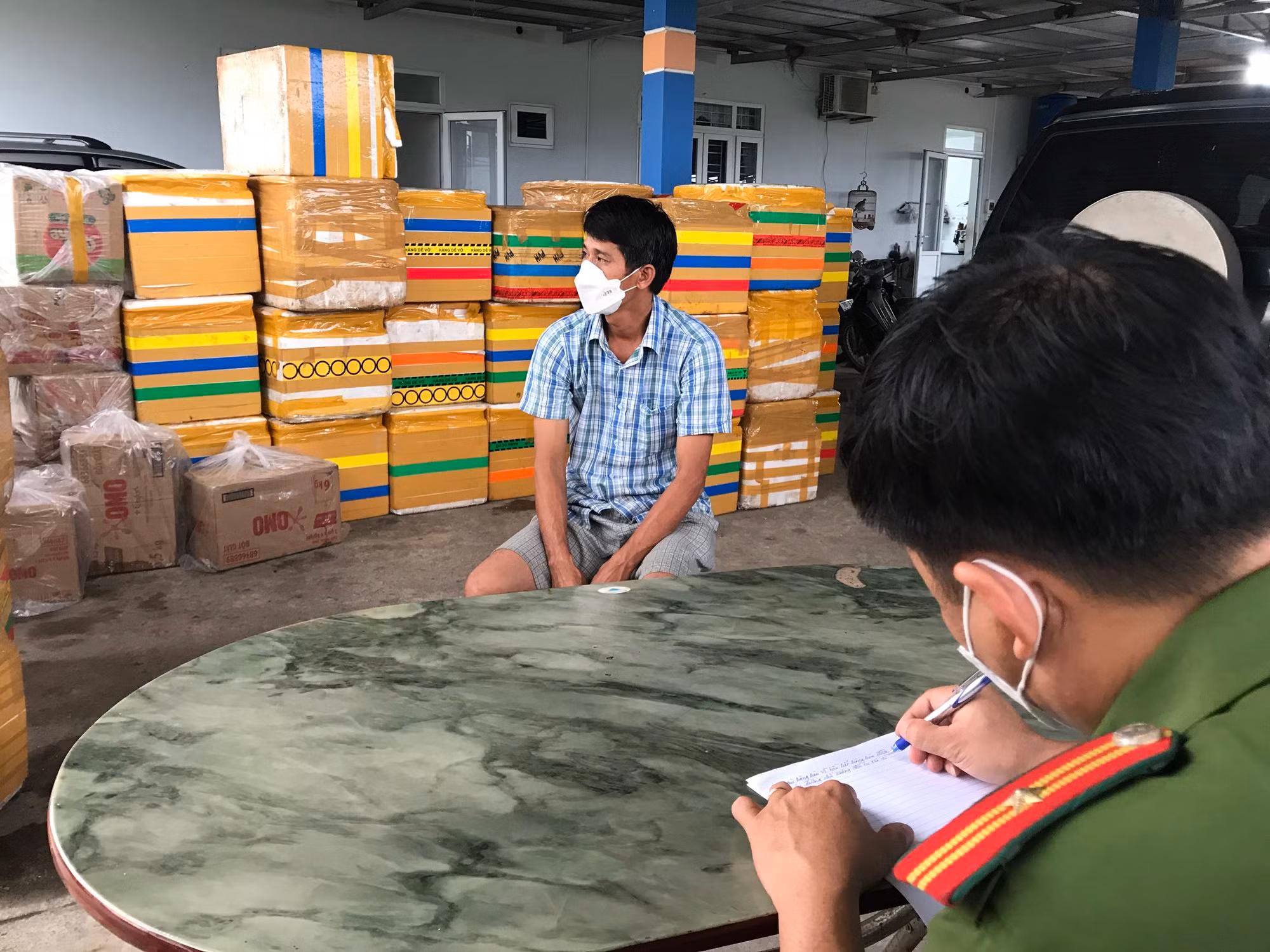 Quảng Ngãi: Phát hiện gần 30.000 bao thuốc lá Jet nhập lậu -0
