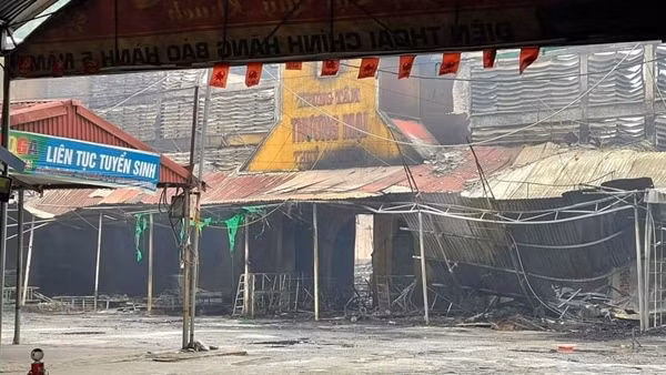 Vụ cháy chợ huyện lúc nửa đêm gây thiệt hại hơn 50 tỷ đồng