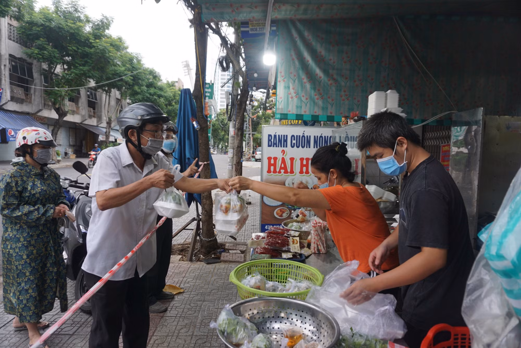 Đà Nẵng vẫn duy trì các chốt kiểm soát dịch COVID-19 khi thành phố mở lại tất cả các hoạt động -0