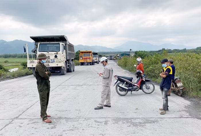Cần ngăn chặn tình trạng người dân tự ý xâm nhập vào công trường mỏ đá -0
