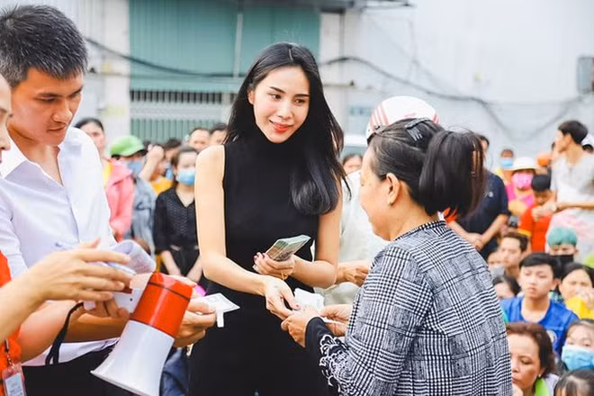 Báo cáo việc trao từ thiện của Thủy Tiên ở Hà Tĩnh -0