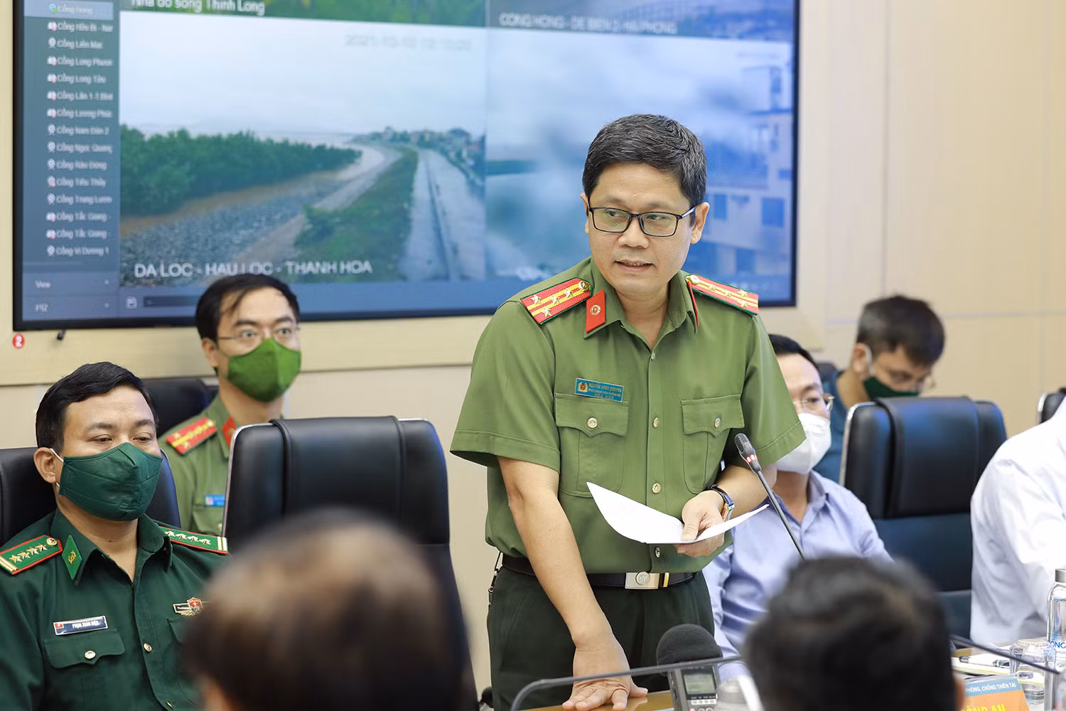 Hỗ trợ gần 2.000 người dân đi bộ về quê -0