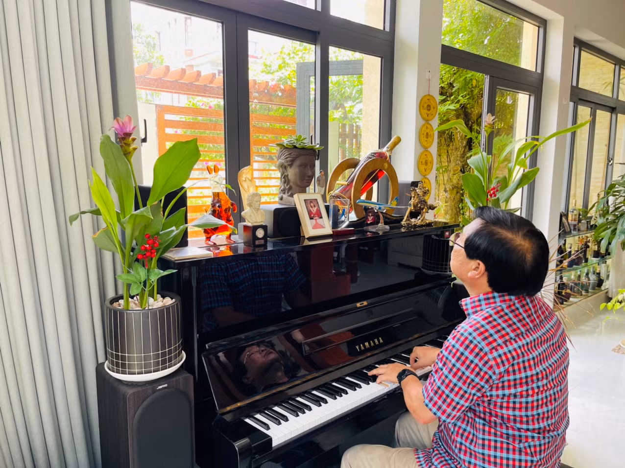 Nhạc sĩ Đinh Trung Cẩn: Có một “Tổ quốc gọi tên mình” trong mùa dịch -0