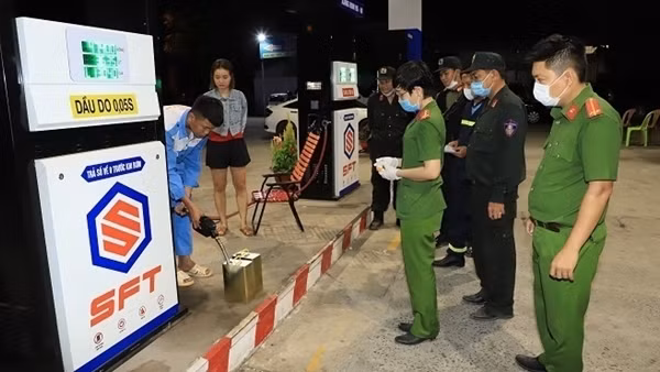Buôn lậu trên biển vẫn diễn biến phức tạp ảnh 2