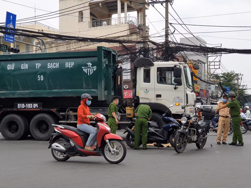 Hai vụ va chạm, 3 người tử vong trong ngày đầu tuần sống 