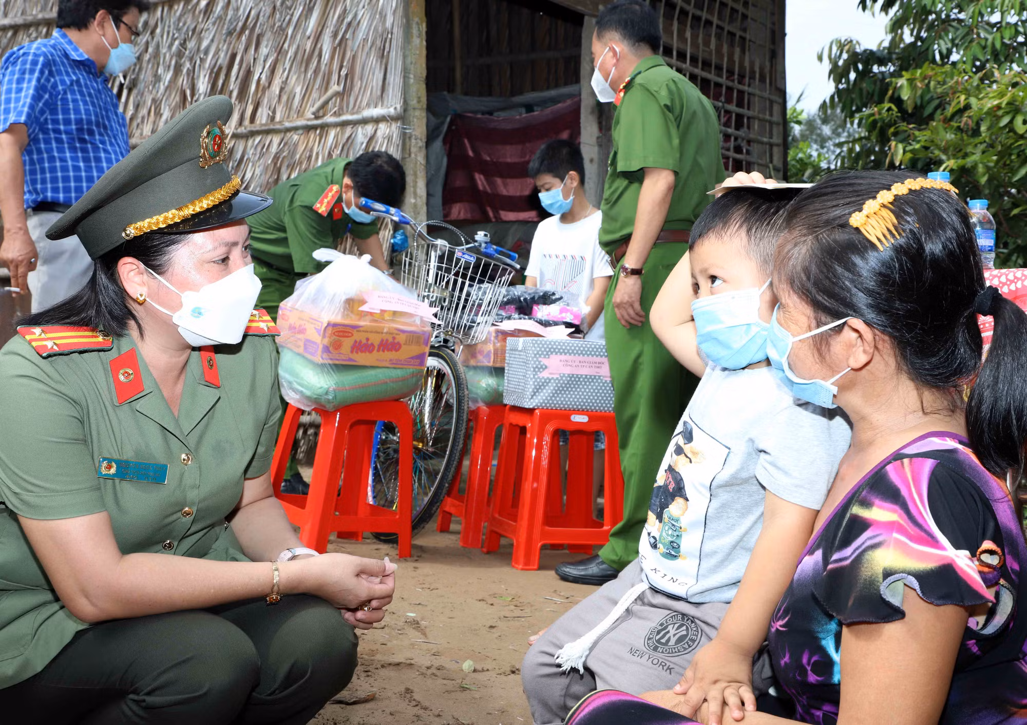 Công an TP Cần Thơ nhận bảo trợ 11 trẻ em có cha, mẹ mất do COVID-19 -0