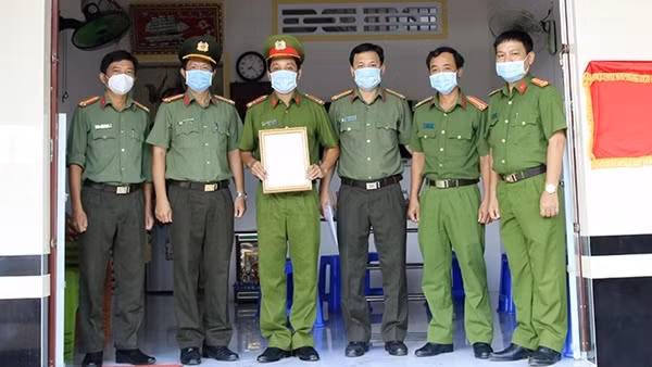 Công an tỉnh An Giang bàn giao 5 căn nhà “Nghĩa tình đồng đội”