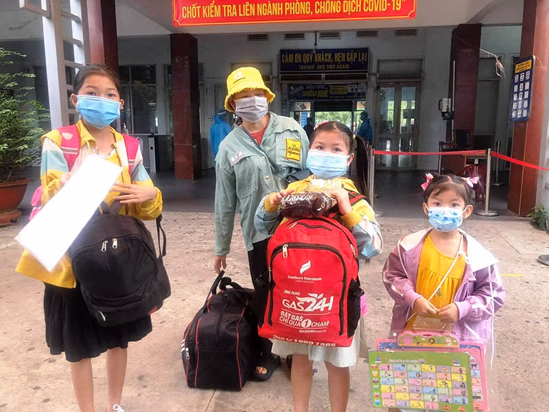 Những chuyến xe nặng nghĩa tình -0