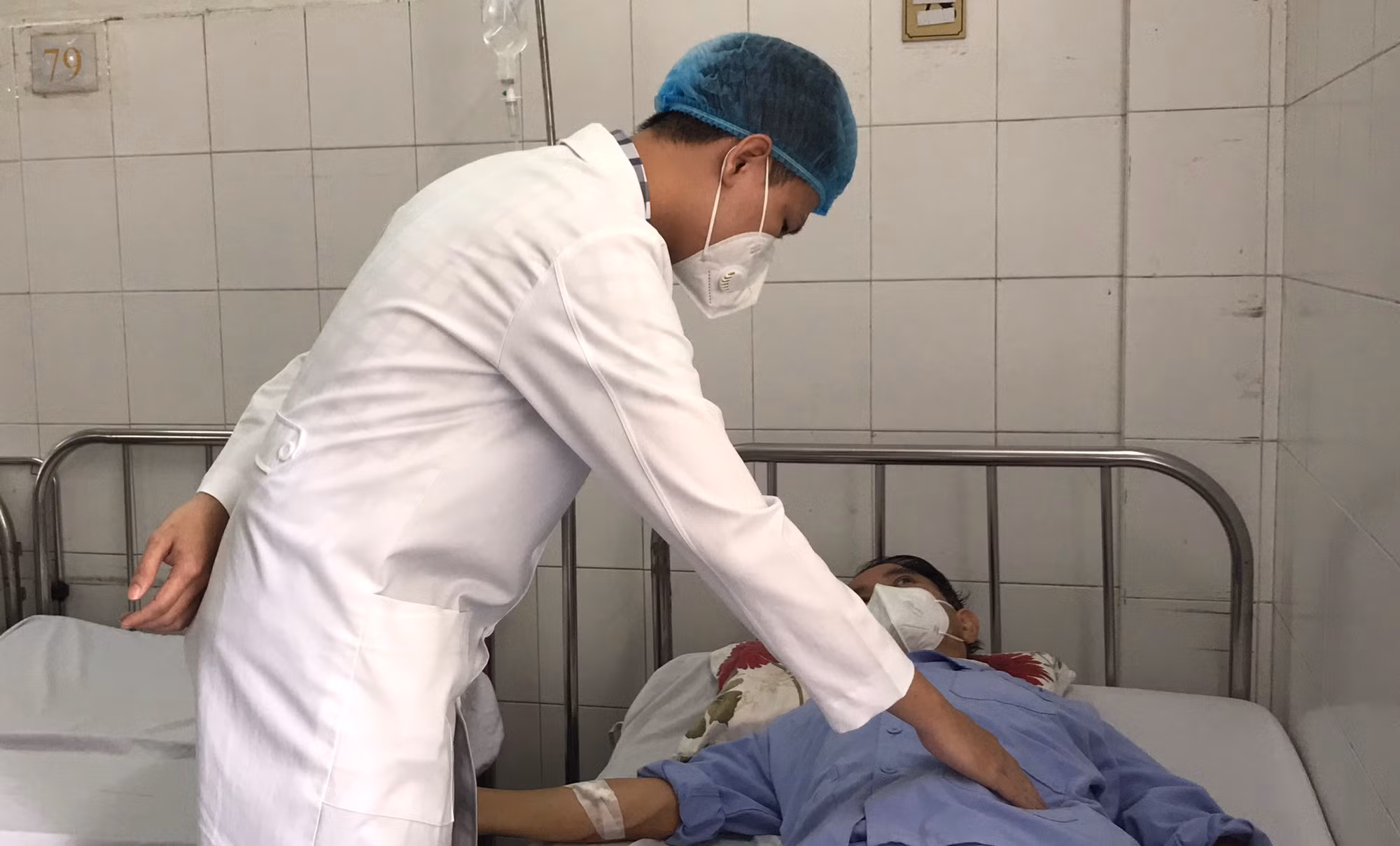 Bệnh nhân bị vỡ bình động mạch vị tá tràng nguy kịch -0