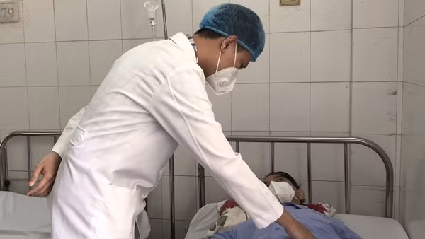 Người đàn ông bị nang giả tụy cực lớn được cứu sống ảnh 5
